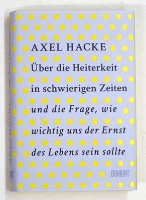 Über die Heiterkeit in schwierigen Zeiten und die Frage, wie wichtig uns der Ernst des Lebens sein sollte.