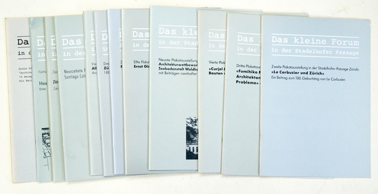 «Das kleine Forum in der Stadelhofer Passage». Konvolut  von 13 Ausstellungshefte.