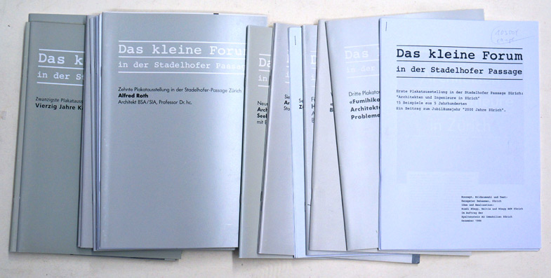 «Das kleine Forum in der Stadelhofer Passage». Konvolut  von 25 Ausstellungshefte. (5 Hefte als Kopien beiliegend) alles was erschienen.
