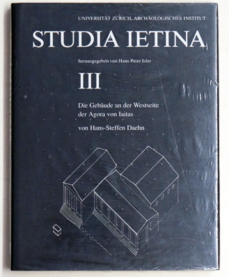 Die Gebäude an der Westseite der Agora von Iaitas.