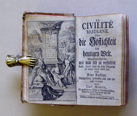 La civilité moderne. Oder die Höflichkeit der heutigen Welt. Woraus man sehen kann wie man sich zu verhalten habe, damit man in dem Umgange mit artigen Leuten beliebt seyn möge. Beigebunden: 1.) Les Devoirs de la vie Civile ou instructions morales  a l‘us