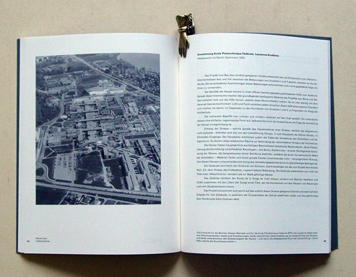 Das Haus und die Stadt. The House and the City