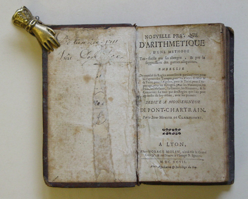 Nouvelle pratique d'arithmetique d'une methode tres-facile par ses abregez, & par la suppression des parties aliquottes. Embellie De quantité de Regles nouvelles & particulieres, pour les Payeurs des Troupes, pour les Vivres de Mer & de Terre, pour l'Alge
