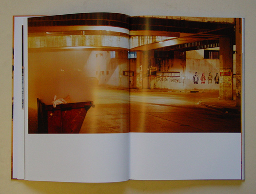Gian Paolo Minelli: La piel de las ciudades - The skin of the cities