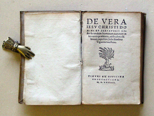 De Vera Iesu Christi, Domini et Servatoris nostri, secundum humanam naturam in his terris praesentia, orthodoxa et brevis expositio, Josia Simlero…