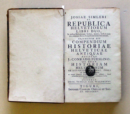 Josiae Simleri De republica Helvetiorum libri duo ... : in quibus Helvetiorum foedera, mores, belli et pacis jura, totamque illorum Rempublicam summa fide describit / adjunctum est compendium historiae helveticae antiquae, auctore Johann Conrado Fueslino,