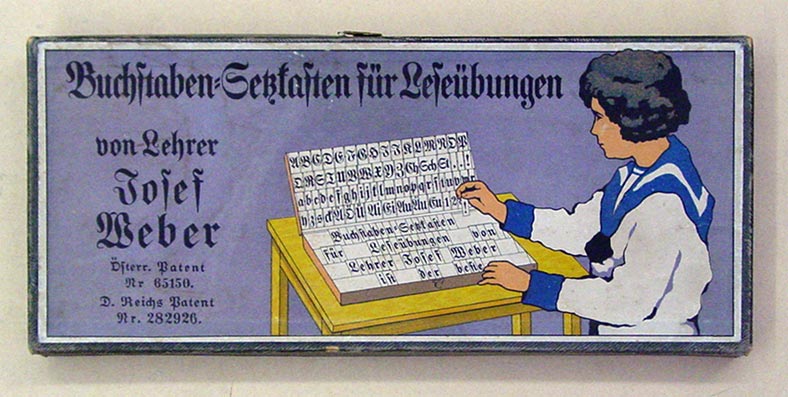 Buchstaben-Setzkasten für Leseübungen von Lehrer Josef Weber.