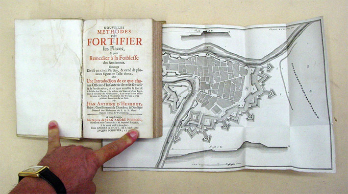 Nouvelles methodes pour fortifier les places, & pour remedier a la foiblesse des anciennes. Ouvrage divise en cinq parties, & orne de plusieurs figures en taille-douce. Avec une introduction de ce que chaque officier d'infanterie devroit scavoir de la for