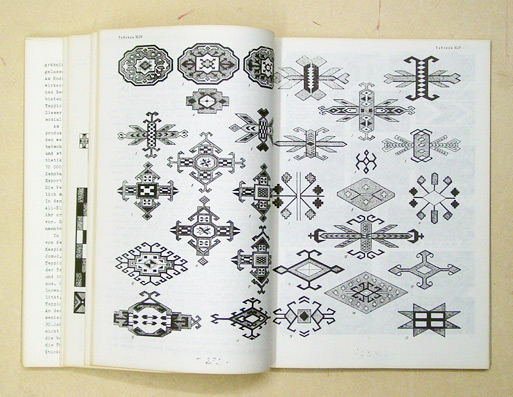 Die Teppiche der Völker Mittelasiens in späten XIX. und frühen XX. Jahrhundert. Materialien der Expedition von 1925 - 1945.