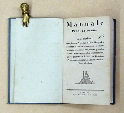 Manuale Procuratorum et Causantium, completens Processus in Jure Hungarico occurentes, ordine alphabetico exprimens Instituta, quo quis Actor, contra quem Incattum, coram quo Judice procedendum, quidve probandum habeat, ut Objectum PRocessus assequatir, a