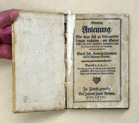Getreue Anleitung / Wie man sich zu besorgender Pestzeit verhalten / mit Gottes hülffe vor diser krankheit bewahren / und dieselbige heilen solle / auf ungleiche naturen gerichtet / Durch Jh. Heinrich Lavatern beyder Arzneyen Doctorn