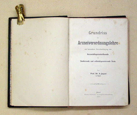 Grundriss der Arzneiverordnungslehre mit besonderer Berücksichtigung der Arzneidispensierkunde für Selbststudierende und selbstdispensierende Ärzte