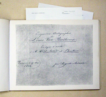 Recueil thématique de L. v. Beethoven. Autographe Contenant 37 pages de musique. Donné à M. Artot (célèbre violoniste français) par M. Auguste Artaria, éditeur des ouvrages de Beethoven, à Vienne, le 19 Mai 1835. [...]. [Deckeltitel: Skizzenbuch]