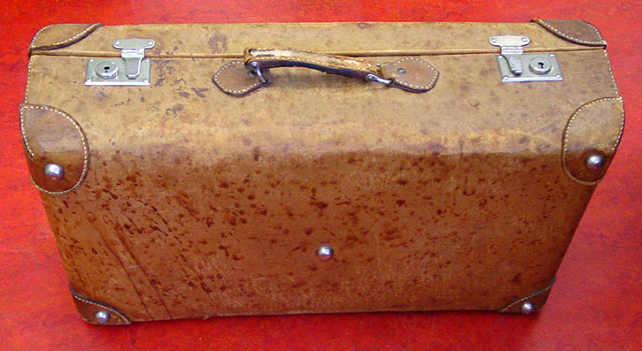 Lederkoffer (65 x 40 x 20 cm) mit Innenfach und Befestigungsriemen, ca 1930