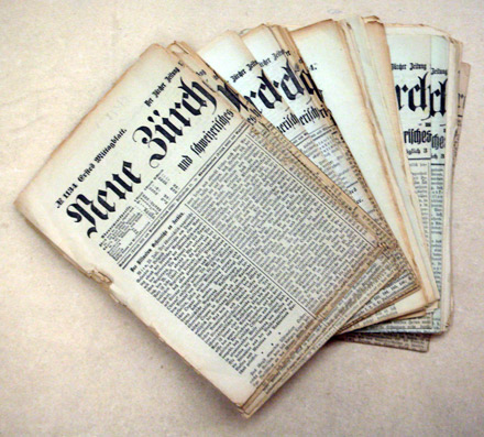 Neue Zürcher Zeitung. [Konvolut von 39 Nummern (tlw. Extrablätter) der NZZ aus dem 1. Weltkrieg, vom 24. Juli 1914 bis 28. November 1918]