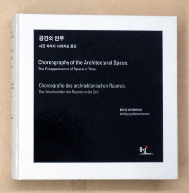 [...]. Choreography of the Architectural Space. The Disappearance of Space in Tine. Choreografie des architektonischen Raumes. Das Verschwinden des Raumes in der Zeit