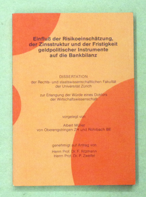 Einfluss der Risikoeinschätzung der Zinsstruktur und der Fristigkeit geldpolitischer Instrumente auf die Bankbilanz