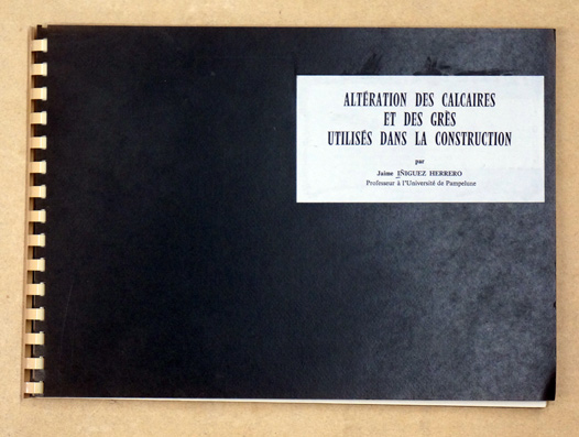 Altération des calcaires et des grès utilisés dans la construction.