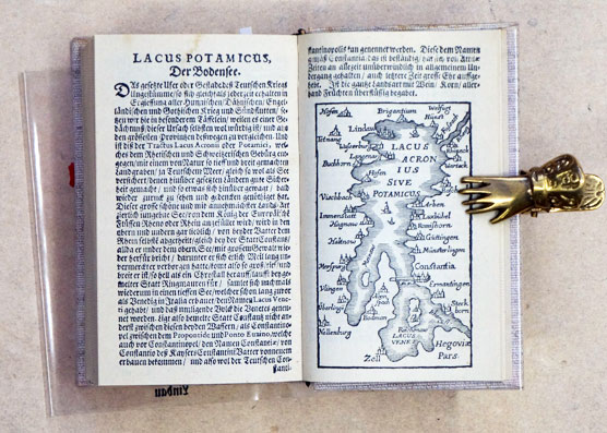 Der gantzen Universal Historia Nusskern / Darinnen selbige auf das kürtzeste und annemlichste / nit allein auf die Jahr / sondern auch Tag gebracht / die gantze heilige Schrifft / ja auch beynebens alle Heydnische / Assyrische / Medische / Persische / Gri
