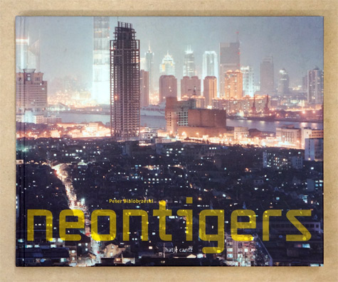 Neontigers.