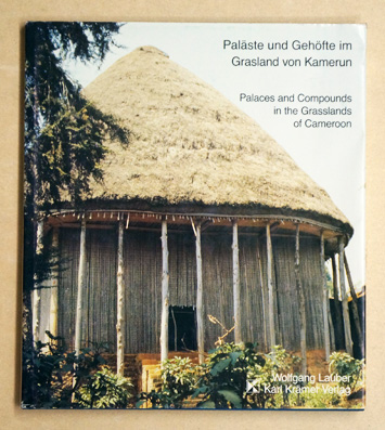Paläste und Gehofte im Grasland von Kamerun. Palaces and compounds in the grasslands of Cameroon