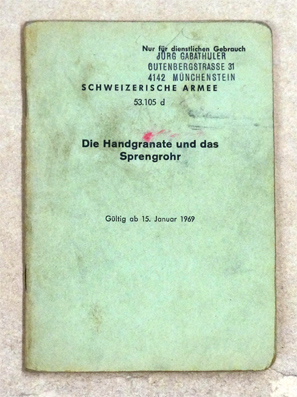 Handgranaten und Sprengrohre