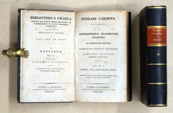 Pindari carmina. Quae supersunt cum deperditorum fragmentis selectis. Ex recensione Boeckhii, commentario perpetuo illustravit Ludolphus Dissenius. Sect. Carmina cum annotatione critica; Sect. II, commentarius. (2 Bde.)