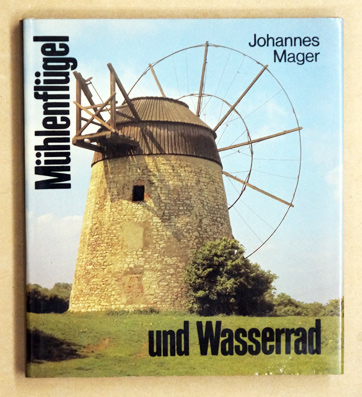 Mühlenflügel und Wasserrad. Mühlen und Hebewerke für Wasser und Sole.