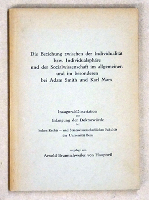Die Beziehung zwischen der Individualität bzw. Individualsphäre und der Sozialwissenschaft im allgemeinen und im besonderen bei Adam Smith und Karl Marx.