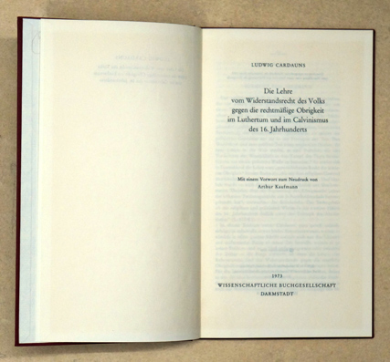 Die Lehre vom Widerstandsrecht des Volks gegen die rechtmäßige Obrigkeit im Luthertum und im Calvinismus des 16. Jahrhunderts.
