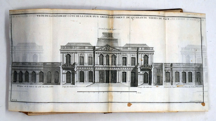 Cours d'Architecture qui comprend les Ordres de Vignole, Avec des Commentaires, les Figures & Descriptions de ses plus beaux Batimens, & de ceux de Michel-Ange.Premiere Partie. Tome 1